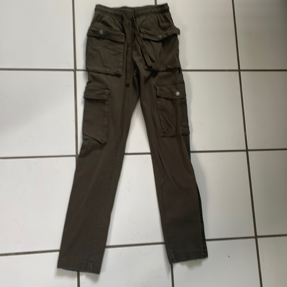 Cargo pants with button legs